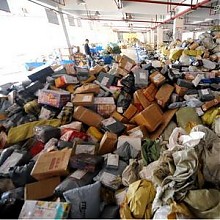 周末巨震近9万人爆仓发生了什么？
