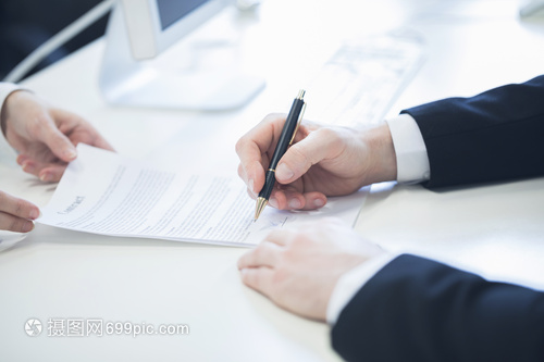 国际原油期货结算价小幅收涨WTI原油期货12月合约涨054%