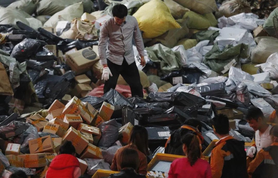 重磅文件 特朗普签了！加密货币突然跳水 超18万人爆仓