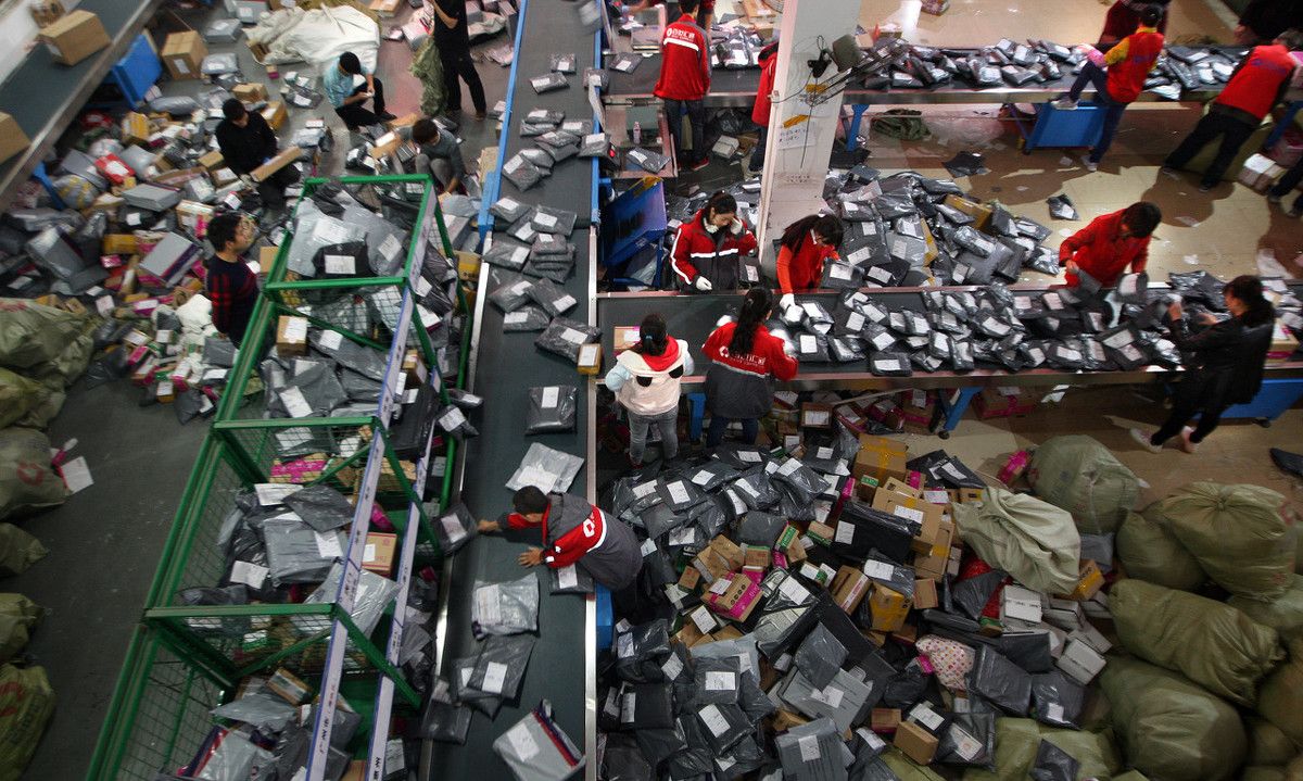 中国资产深夜上涨多股涨超20%加密货币大跌13万人爆仓