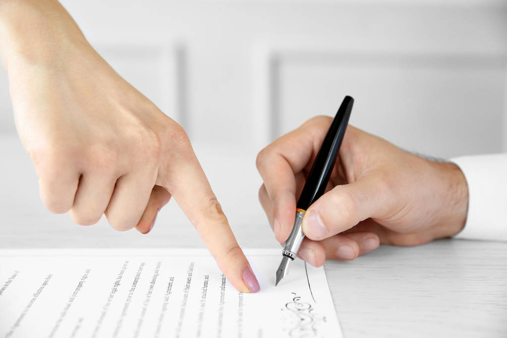 碳酸锂期货主力合约日内跌超8%